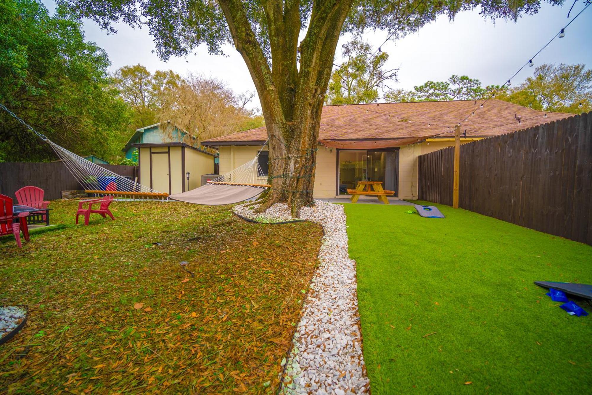 Charm Retreat Modern Haven In Great Location Villa Lutz Exterior photo